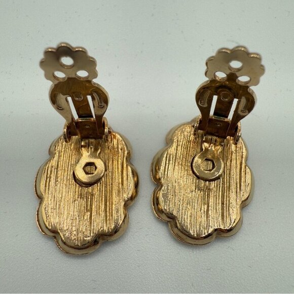 Vintage Square Dancing Oval Clip-On Earrings in Silver White and Gold - Picture 6 of 10